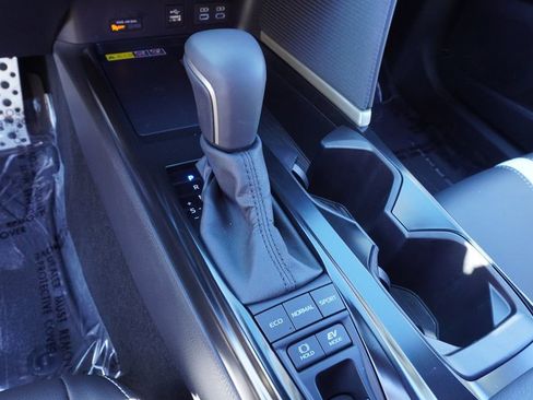 Used 2025 Toyota Camry SE image 19