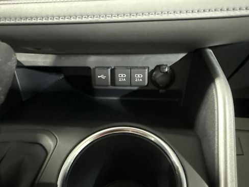 Used 2020 Toyota Highlander L AWD/4WD image 30