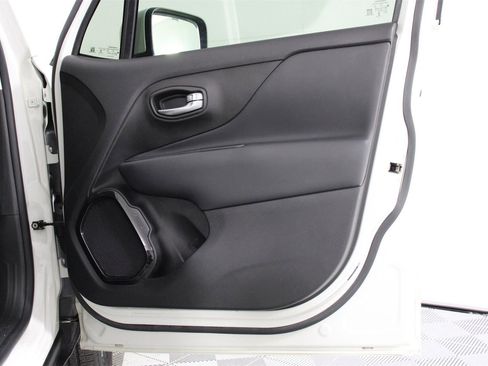 Used 2017 Jeep Renegade Altitude image 21