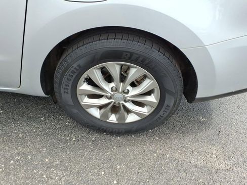 Used 2020 Kia Sedona LX image 9