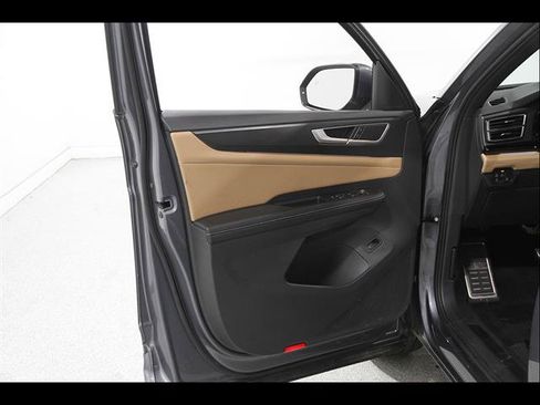 Used 2024 Volkswagen Atlas Cross Sport SEL R-Line AWD/4WD image 4