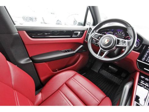 Used 2021 Porsche Cayenne AWD/4WD image 8