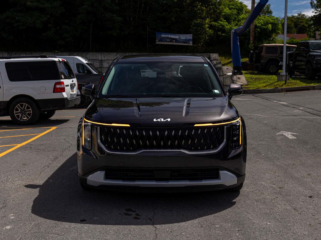 Used 2026 Kia Carnival LXS FWD image 2