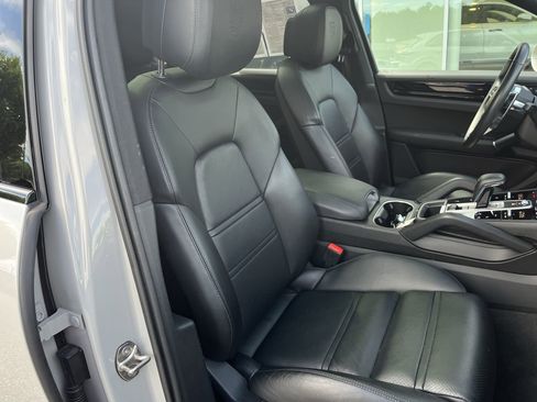 Used 2023 Porsche Cayenne AWD/4WD image 37
