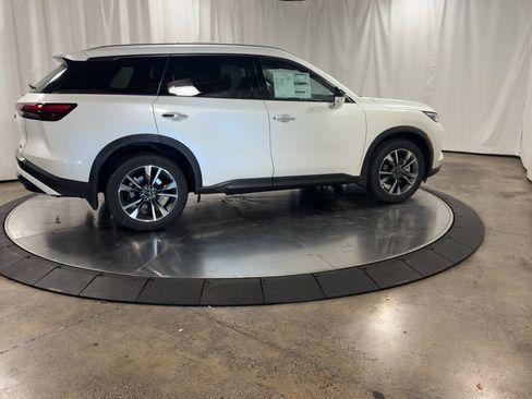 Certified 2025 INFINITI QX60 Luxe w/ Vision Package image 2