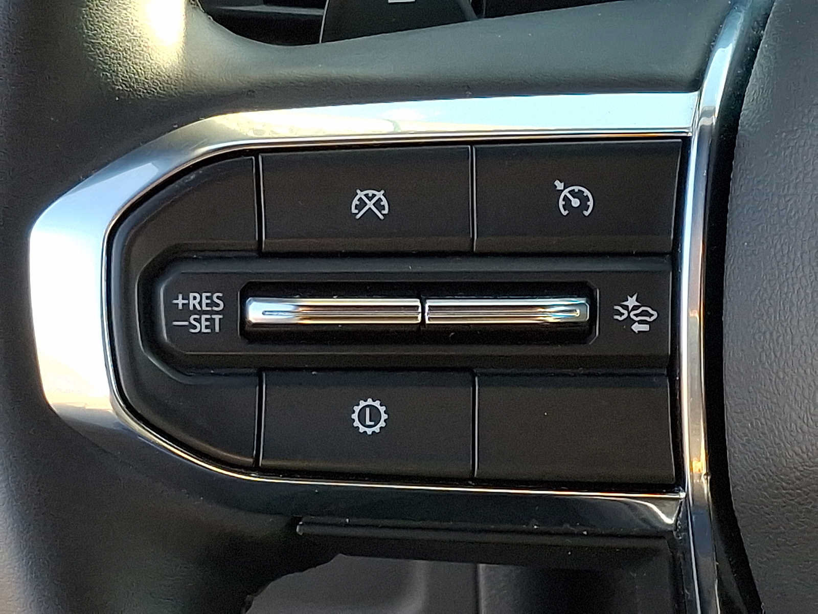 Used 2025 GMC Yukon Denali AWD/4WD image 23