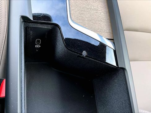 Used 2026 Volvo XC60 T8 Plus w/ Protection Package Premier image 36
