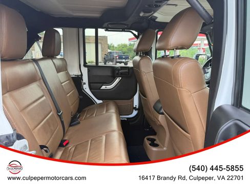 Used 2012 Jeep Wrangler Unlimited Sahara w/ Connectivity Group AWD/4WD image 12