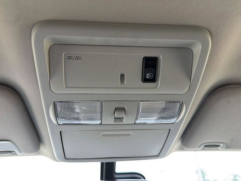 Used 2017 Nissan Titan SV AWD/4WD image 14