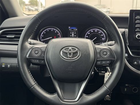 Used 2024 Toyota Camry SE image 11