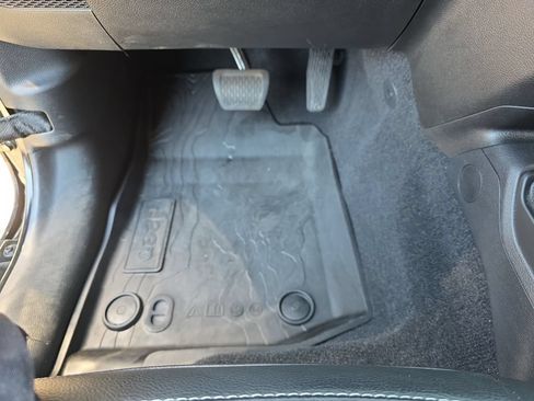 Used 2021 Jeep Gladiator Sport AWD/4WD image 17