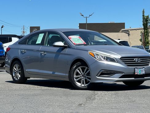 Used 2015 Hyundai Sonata SE w/ Option Group 09 FWD image 2