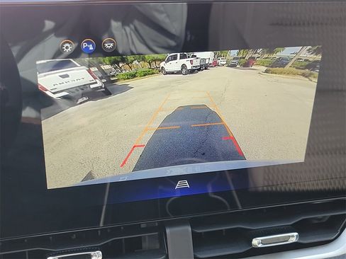 Used 2025 Chevrolet Equinox LT image 24