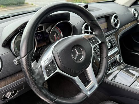 Used 2013 Mercedes-Benz SL 550 image 12