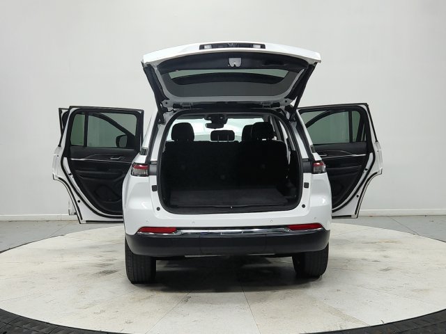 Used 2023 Jeep Grand Cherokee Limited AWD/4WD image 15