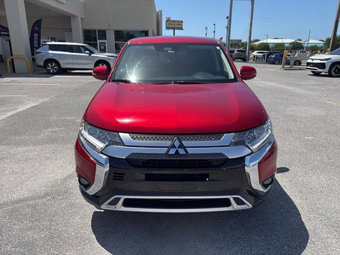 Used 2020 Mitsubishi Outlander LE image 2