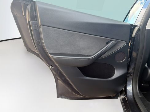 Used 2024 Tesla Model Y Long Range AWD/4WD image 25