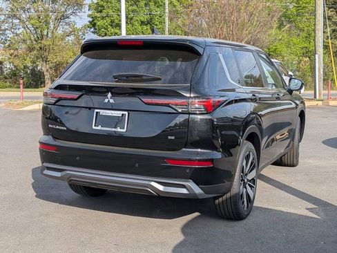 New 2026 Mitsubishi Outlander SE FWD image 3