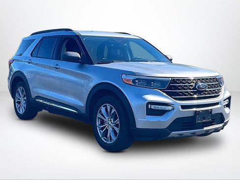 Used 2021 Ford Explorer XLT AWD/4WD image 12