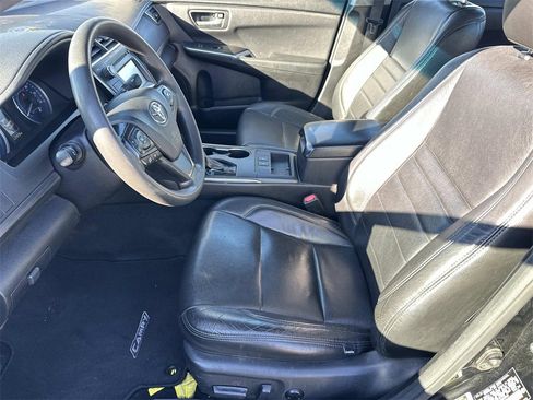 Used 2017 Toyota Camry LE image 19