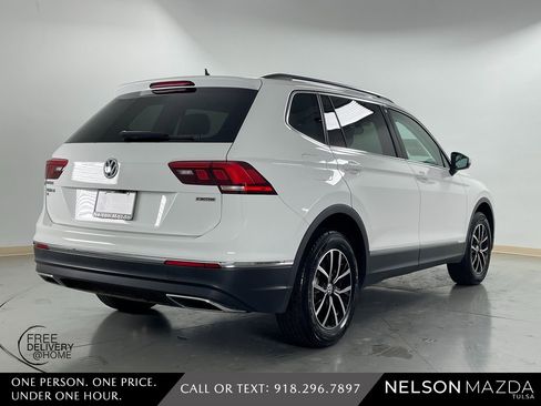 Used 2021 Volkswagen Tiguan SE w/ Panoramic Sunroof Package image 6