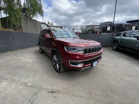 Used 2022 Jeep Wagoneer Series III w/ Premium Group I AWD/4WD image 8