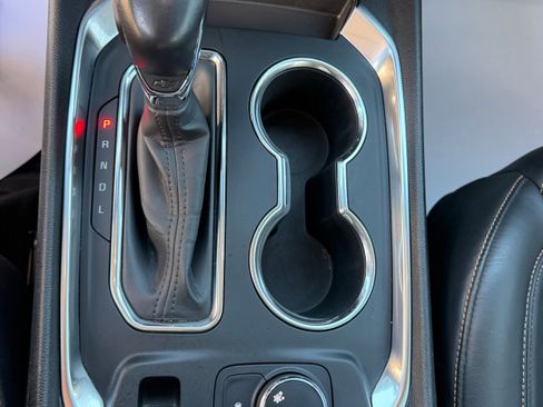 Used 2021 Chevrolet Traverse LT image 18