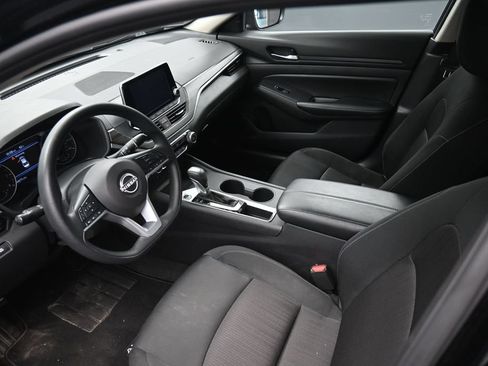 Used 2025 Nissan Altima 2.5 SV FWD image 20