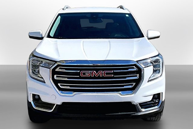 Used 2024 GMC Terrain SLT w/ LPO, Floor Liner Package FWD image 2