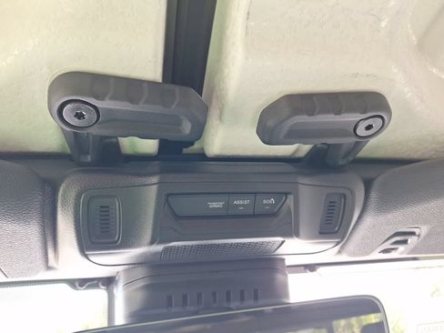 Used 2025 Jeep Gladiator Mojave w/ Steel Bumper Group AWD/4WD image 32