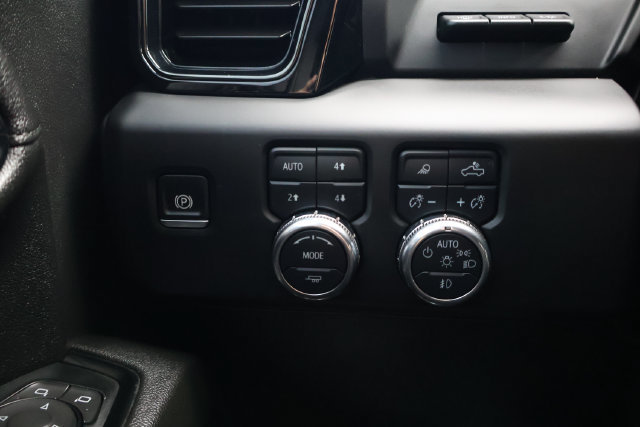 Used 2024 GMC Sierra 2500 AT4 w/ AT4 Premium Plus Package AWD/4WD image 17