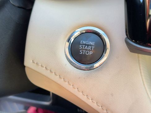 Used 2023 Toyota Highlander XLE image 30