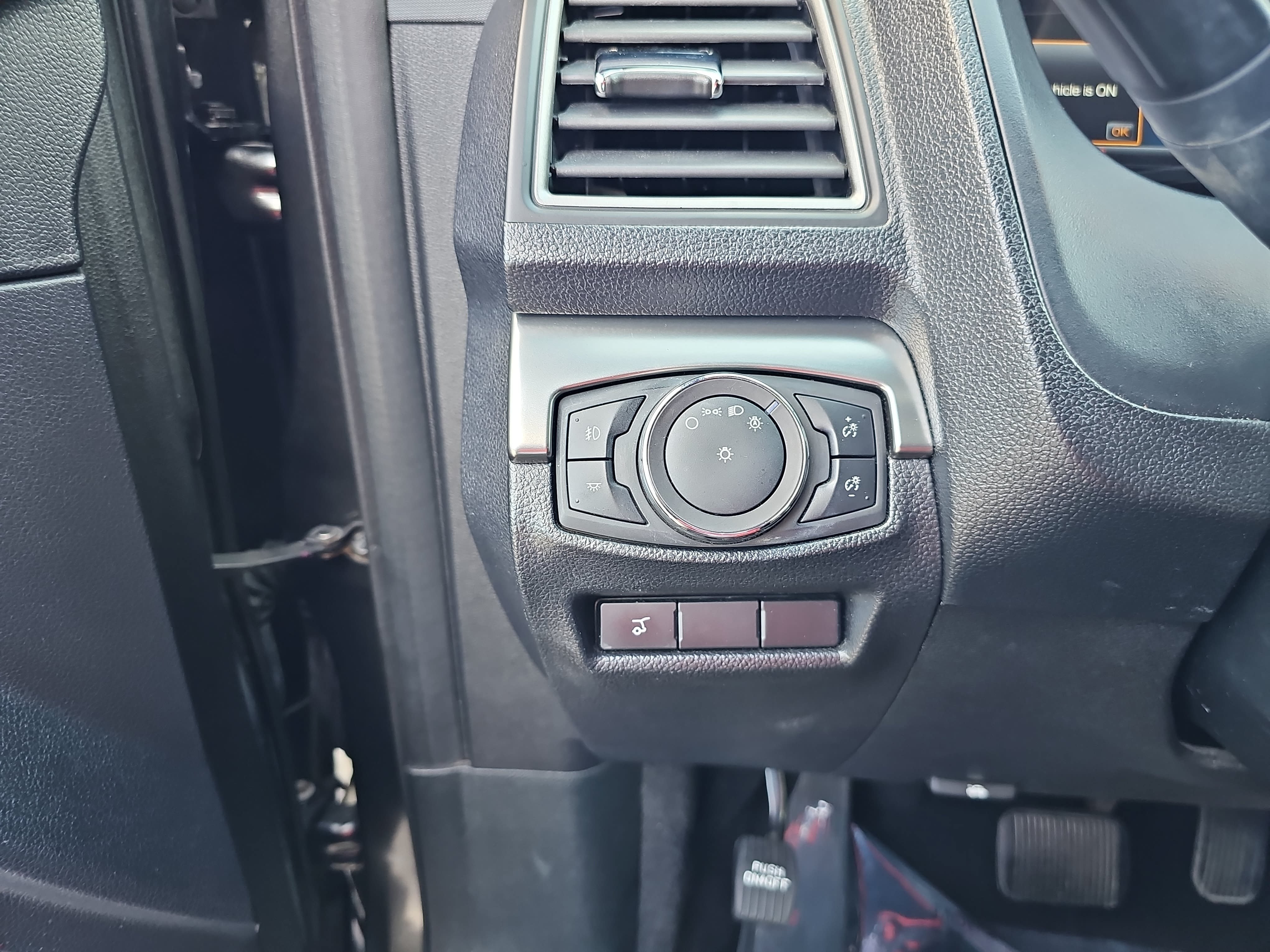 Used 2019 Ford Explorer XLT w/ Equipment Group 201A FWD image 26