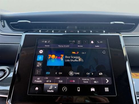 Used 2022 Jeep Grand Cherokee Laredo w/ Luxury Tech Group I AWD/4WD image 19