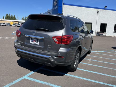 Used 2019 Nissan Pathfinder SL AWD/4WD image 5
