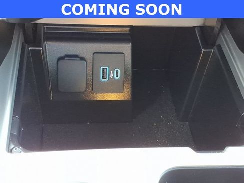 Used 2024 Ford Explorer XLT w/ Equipment Group 202A AWD/4WD image 18