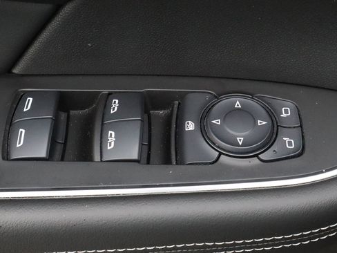 Used 2021 Buick Envision Essence w/ Technology Package I image 14