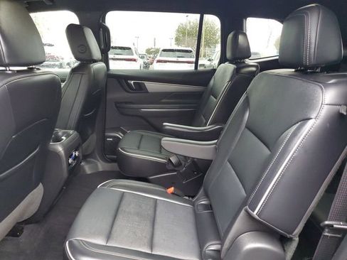 Used 2025 Buick Enclave Preferred image 10