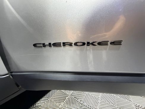 Used 2017 Jeep Cherokee Sport AWD/4WD image 24
