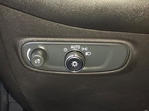 Used 2022 Chevrolet Equinox RS w/ RS Leather Package image 22