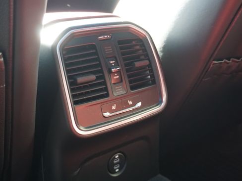 Certified 2024 Porsche Macan AWD/4WD image 24