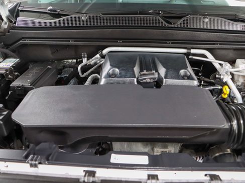 Used 2024 Chevrolet Colorado Z71 w/ Z71 Convenience Package 2 AWD/4WD image 29
