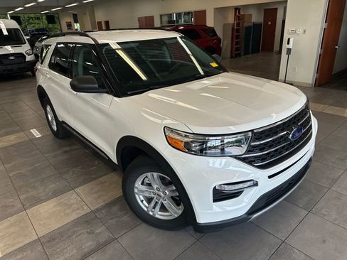 Used 2023 Ford Explorer XLT w/ Equipment Group 202A AWD/4WD image 8