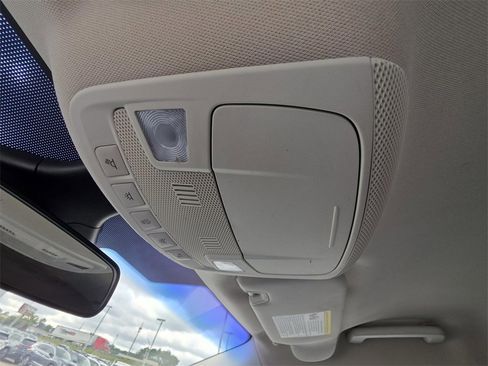 Used 2020 Ford Edge SE image 33