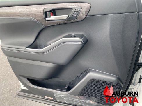 New 2026 Toyota Highlander Limited AWD/4WD image 39