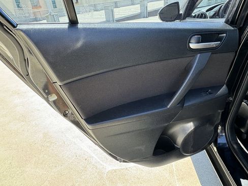 Used 2011 MAZDA MAZDA3 i Touring image 33