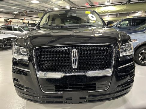 Used 2022 Lincoln Navigator Reserve w/ Monochromatic Package image 6