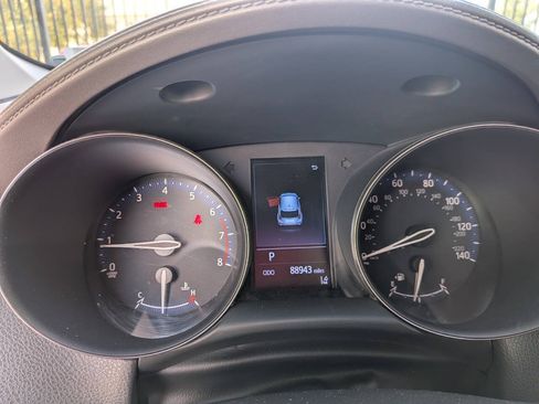 Used 2020 Toyota C-HR Limited FWD image 9