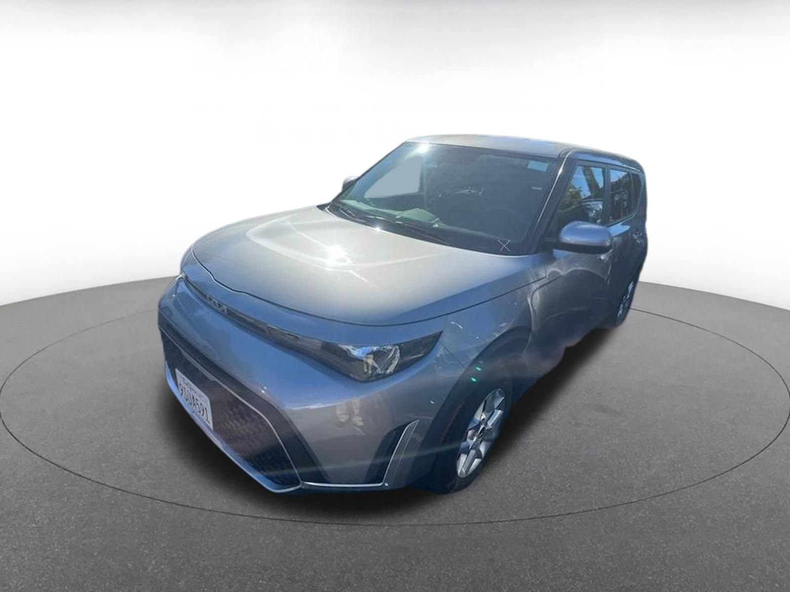 Used 2025 Kia Soul LX w/ LX Technology Package FWD image 2