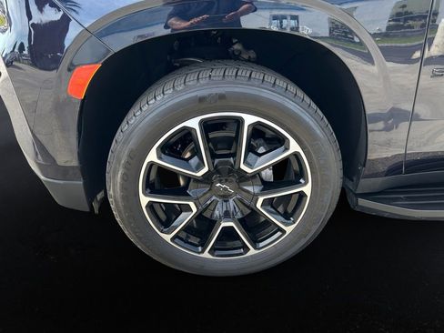 Certified 2023 Chevrolet Suburban RST w/ Luxury Package RWD image 9